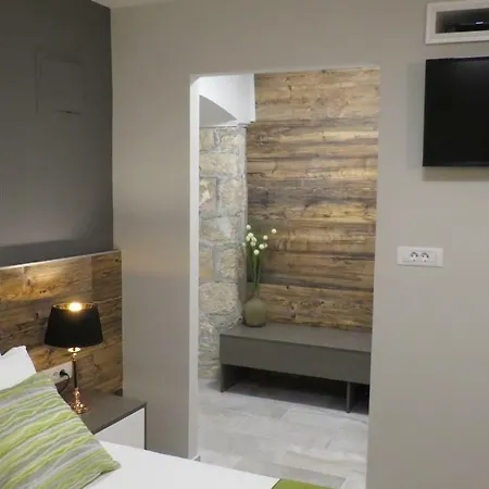 Apartment Giron I *