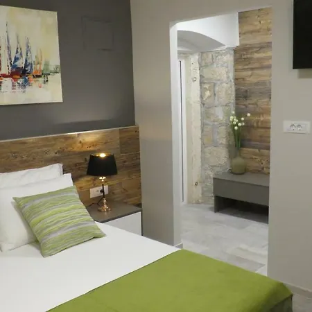 Apartment Giron I *